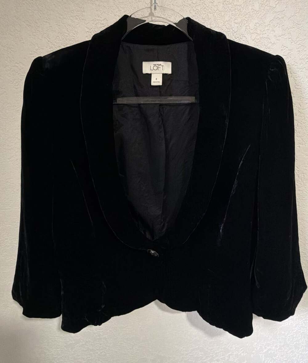 Ann Taylor LOFT Velvet Blazer Size 8 Black Shawl Collar Gem Button